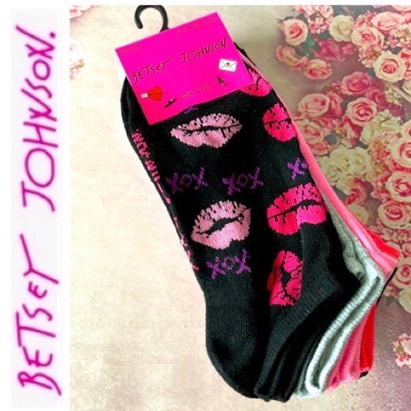 Betsey Johnson Accessories - 🆕💋BETSEY JOHNSON💋 VALENTINES 10 PR PK LOW CUT SOCKS